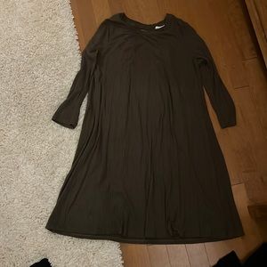 Olive green 3/4th sleeve midi dress with keyhole back